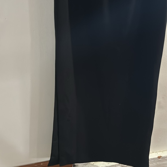 LBV Women's Black Crepe Halter Gown With Silver Hardware Size 4- New W/O Tags! - Picture 6 of 12